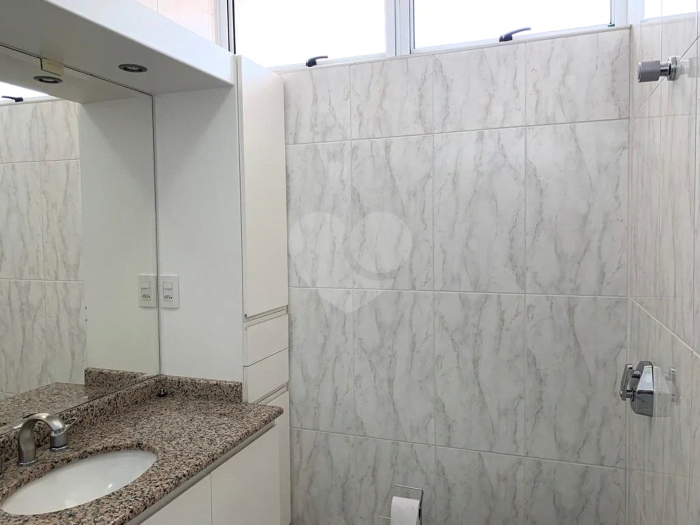 Excelente sobrado com piscina e churrasqueira