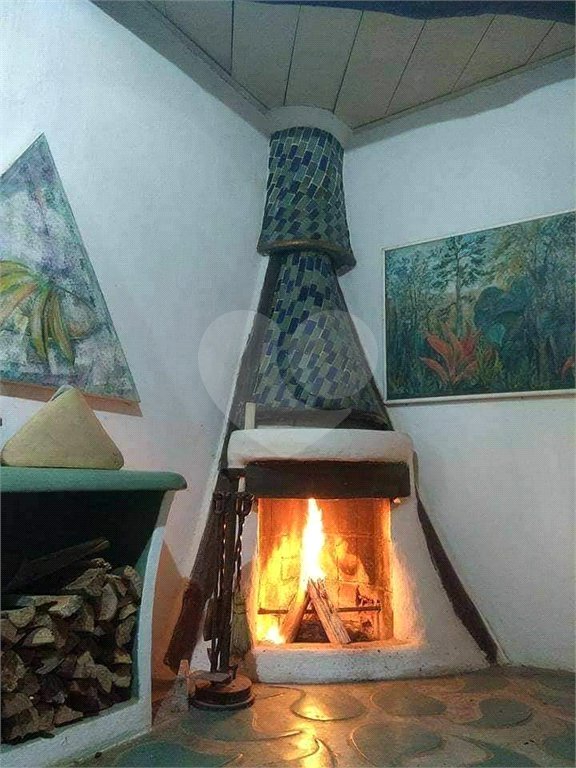 Chácara à venda com 4 quartos, sendo 3 suítes, no Centro, Juquitiba, SP