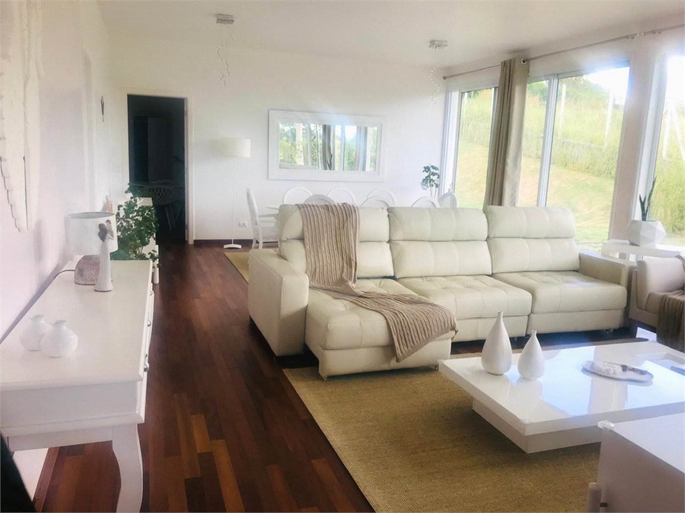 Casa à venda com 3 quartos, sendo 1 suíte, no condomínio Residencial Patrimônio do Carmo, São Roque - SP