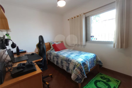 Sobrado à venda com 4 quartos, sendo 1 suíte,  em Jardim Prudência, São Paulo, SP