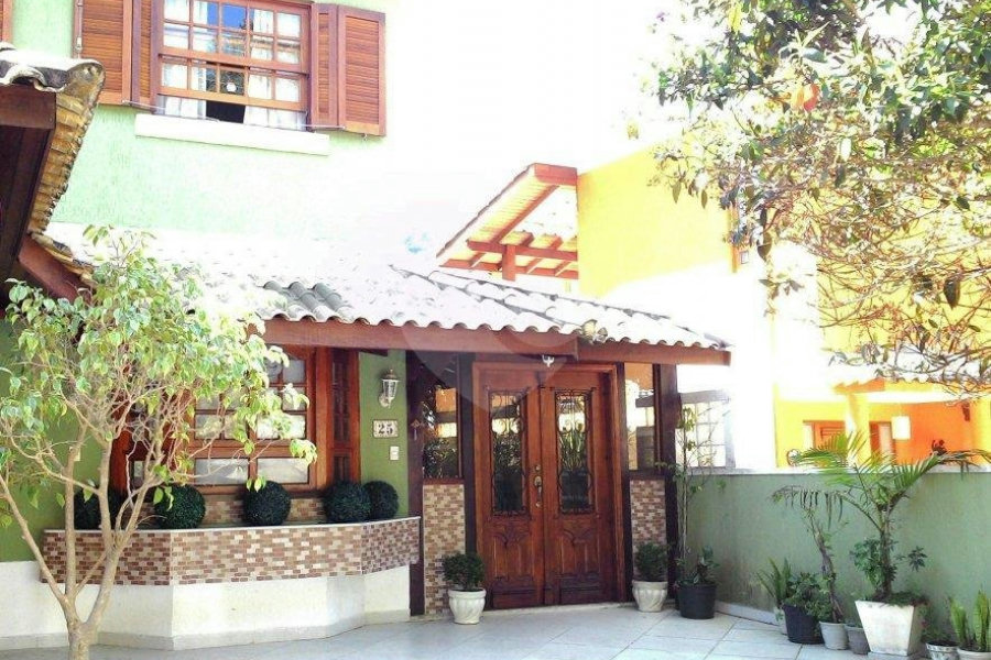 Casa à venda com 4 quartos, sendo 2 suítes,  em Horto, São Paulo, SP