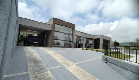 Casa à venda com 4 quartos, sendo 2 suítes,  no condomínio Alpes da Cantareira, Mairiporã - SP