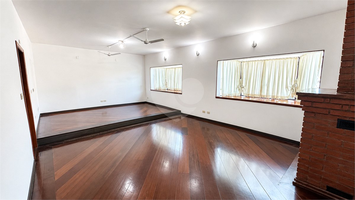 Sobrado à venda com 4 quartos, sendo 2 suítes, em Vila Pires, Santo André, SP