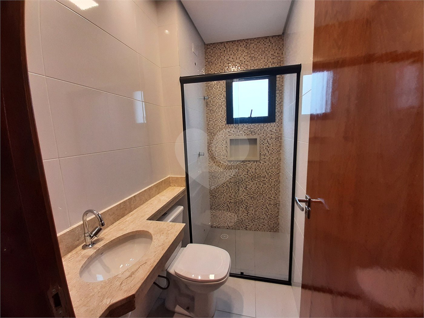 Apartamento com 44m2, 2 quartos, banheiro, sala integrada à cozinha, varanda gourmet e 1 vaga