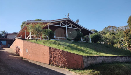 Chácara à venda com 4 quartos, sendo 1 suíte, em Chácaras Fernão Dias, Atibaia, SP