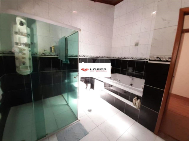 Casa à venda com 3 quartos, sendo 1 suíte,  no condomínio Parque Suiça, Caieiras - SP