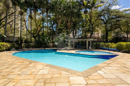 Apartamento à venda com 3 quartos, sendo 1 suíte, em Moema, São Paulo, SP