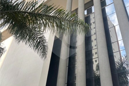 Apartamento à venda com 3 suítes em Campo Belo, São Paulo, SP