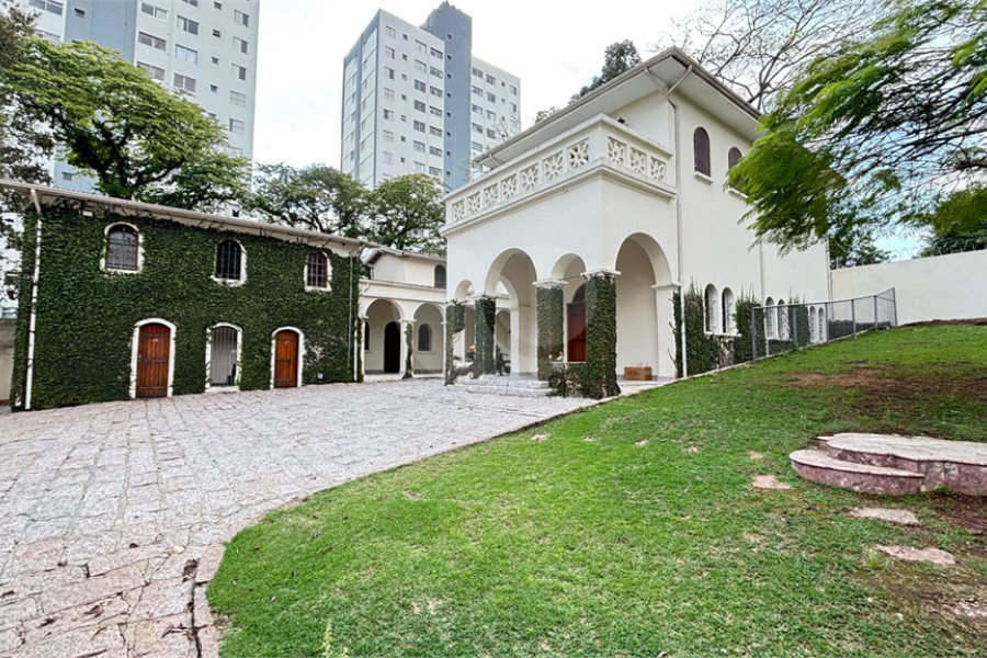 Sobrado à venda ou para alugar com 15 quartos em Tremembé, São Paulo, SP