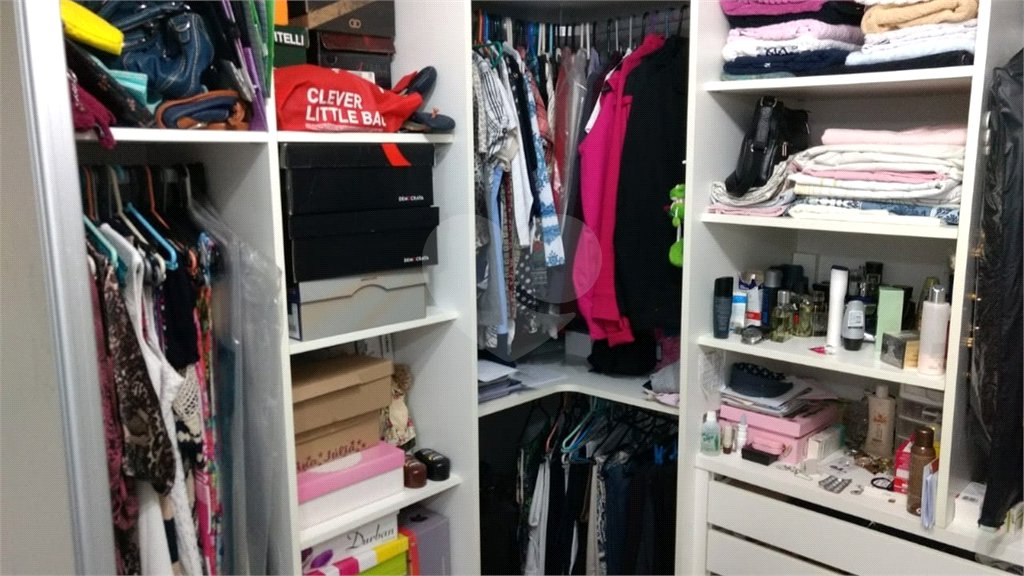Casa à venda com 3 quartos, sendo 1 suíte, no condomínio Residencial Água Fria, São Paulo - SP