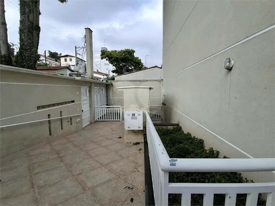Casa à venda com 3 quartos, sendo 1 suíte, no condomínio Vila Arnoni, São Paulo - SP