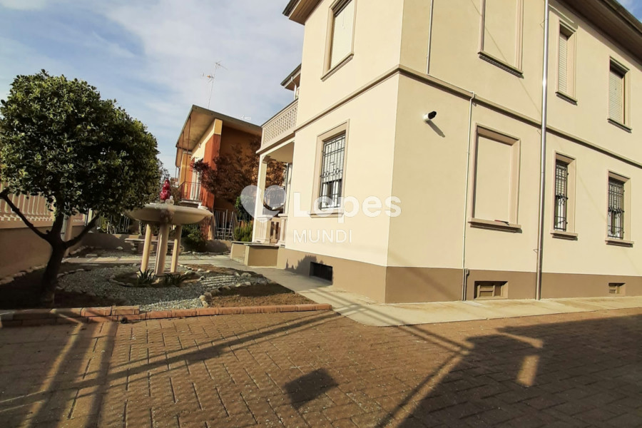 Casa renovada com 4 quartos à venda em Trino, Vercelli – 2 unidades independentes