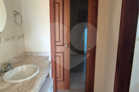 Casa para alugar com 3 quartos, sendo 1 suíte, no condomínio Recanto dos Paturis, Vinhedo - SP
