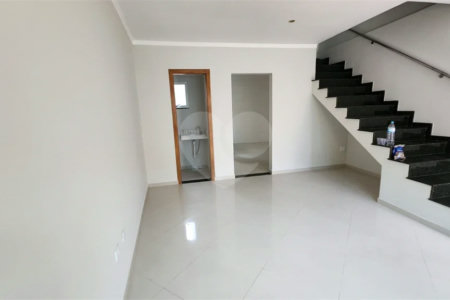 Sobrado à venda com 3 quartos, sendo 1 suíte, em Vila Vitório Mazzei, São Paulo, SP