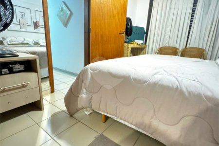 Apartamento à venda com 3 suítes em Pitangueiras, Guarujá, SP