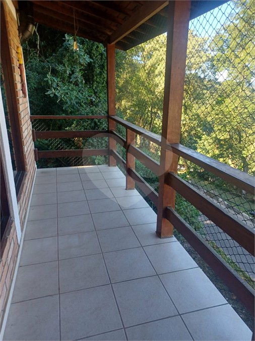Casa à venda ou para alugar com 3 quartos, sendo 1 suíte, no condomínio Parque Suiça, Caieiras - SP