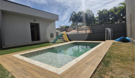 Casa à venda com 5 quartos, sendo 3 suítes,  no condomínio Residencial Terras de Vinhedo, Vinhedo - SP