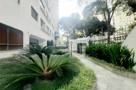 Apartamento à venda com 3 quartos em Moema, São Paulo, SP