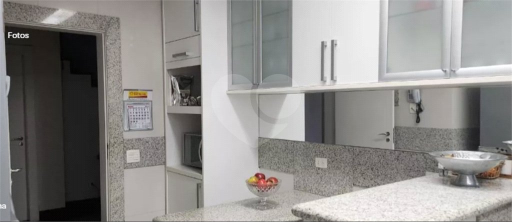 Casa à venda com 4 quartos, sendo 3 suítes,  no condomínio Vila das Flores, São Paulo - SP