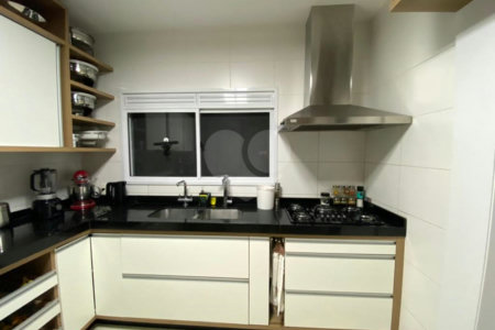Casa à venda com 4 quartos, sendo 2 suítes, no condomínio Sunríse, São Paulo - SP