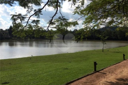 Casa à venda com 6 quartos, sendo 4 suítes, no condomínio São Joaquim, Vinhedo - SP