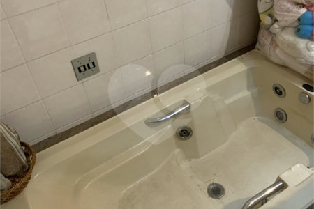 Sobrado à venda com 4 quartos, sendo 3 suítes,  em Jardim Alvinópolis, Atibaia, SP