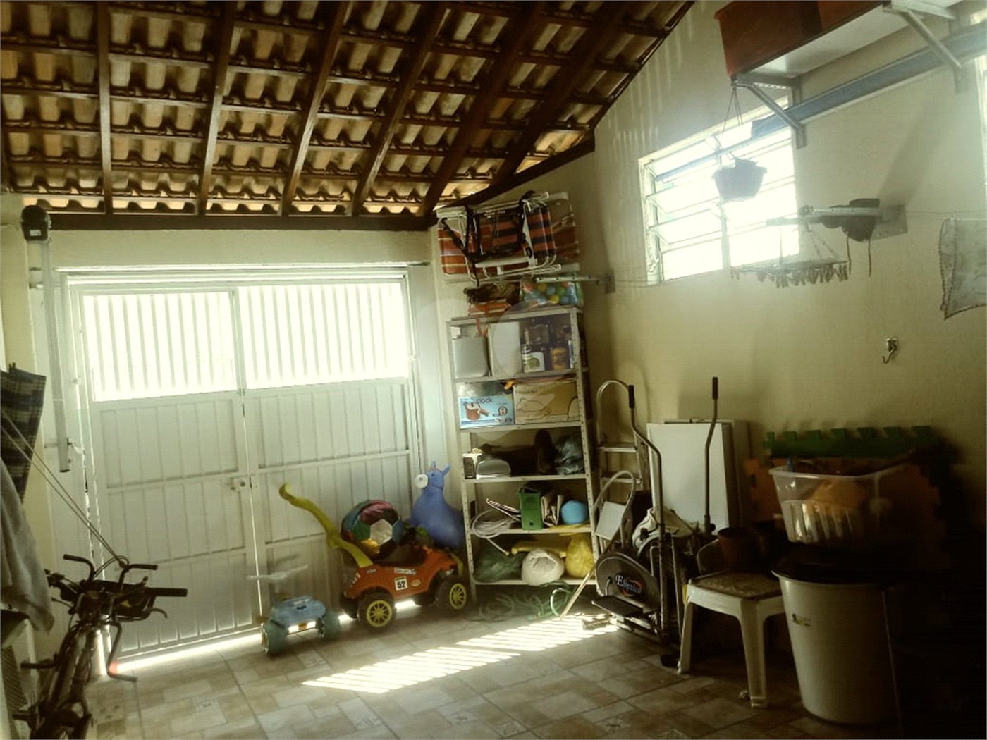 Casa à venda com 2 quartos, sendo 1 suíte, no condomínio Jardim Débora, Poá - SP