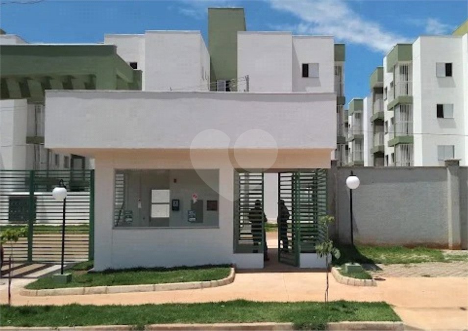 Apartamento à venda com 2 quartos no Centro-sul, Várzea Grande, MT