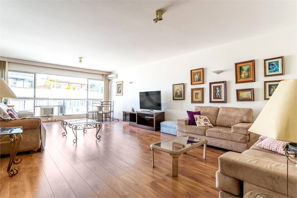 Apartamento à venda com 3 quartos, sendo 1 suíte, em Copacabana, Rio de Janeiro, RJ