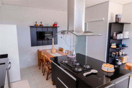 Casa à venda com 5 quartos, sendo 4 suítes, no condomínio Flamboyant, Atibaia - SP
