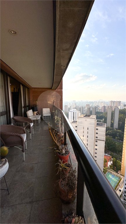 Apartamento à venda com 3 quartos, sendo 2 suítes, em Morumbi, São Paulo, SP