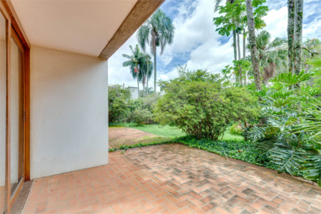 Sobrado à venda ou para alugar com 5 quartos, sendo 2 suítes, em Jardim Cordeiro, São Paulo, SP