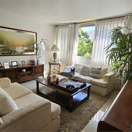 Apartamento à venda com 3 quartos, sendo 1 suíte, em Moema, São Paulo, SP