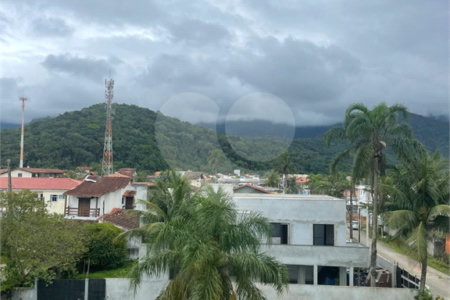 Sobrado à venda com 2 quartos, sendo 1 suíte, em Estância Balneária Hawai, Caraguatatuba, SP