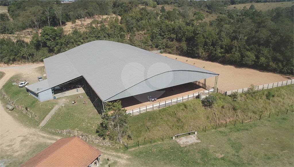 Sítio à venda com 3 suítes em Jardim Guaçu, São Roque, SP