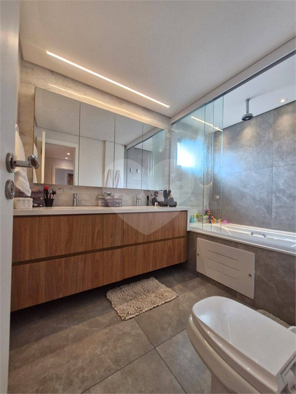 Apartamento à venda com 3 suítes em Vila Suzana, São Paulo, SP