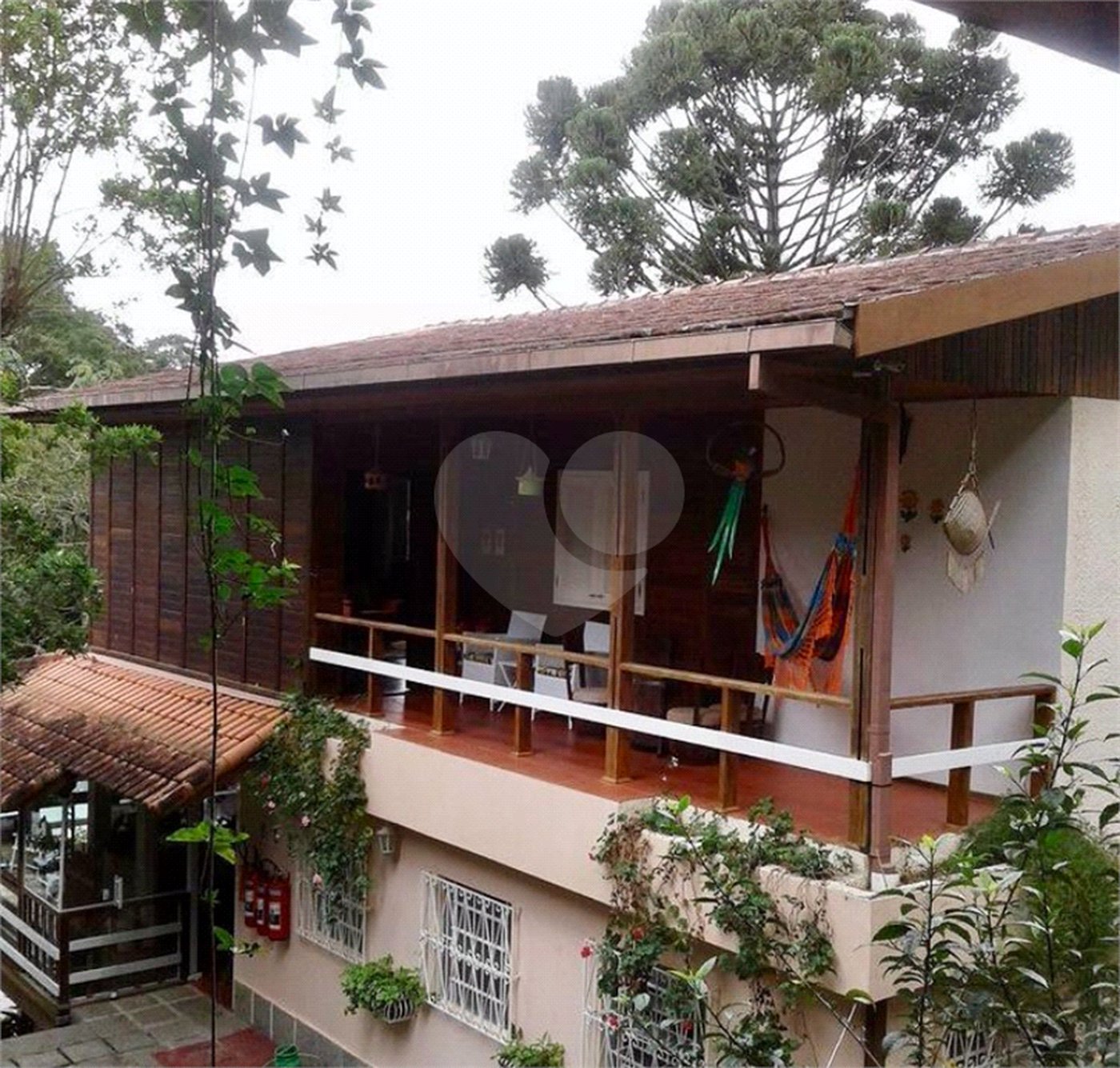 Casa à venda com 6 quartos, sendo 4 suítes,  em Parque do Imbui, Teresópolis, RJ