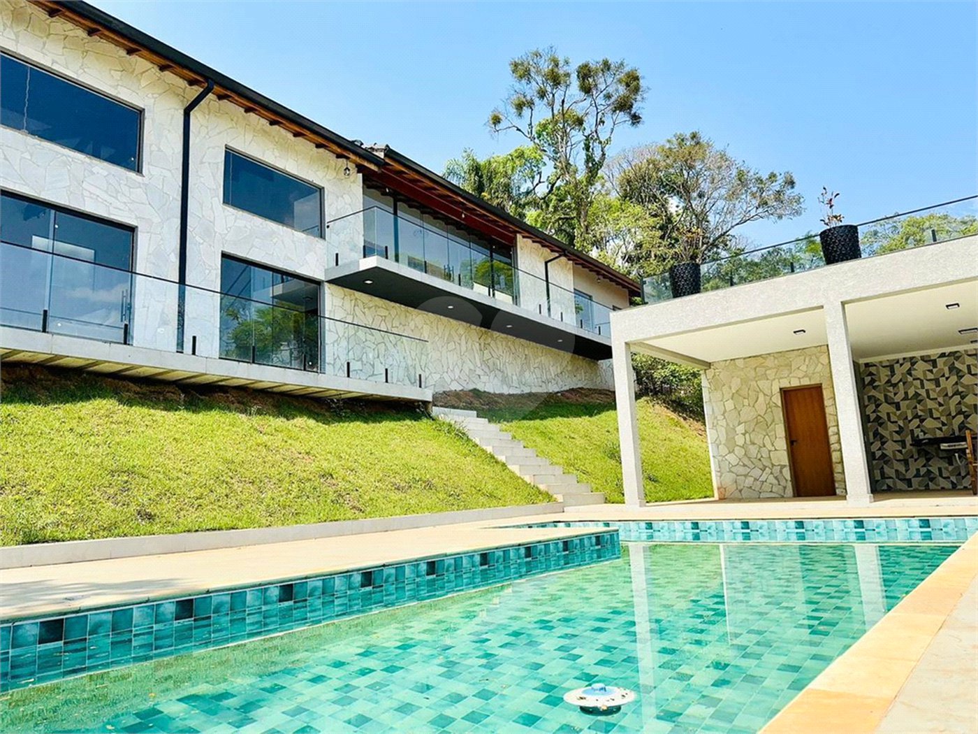 Casa à venda com 4 suítes no condomínio Associação Portal Ouro Verde, Atibaia - SP
