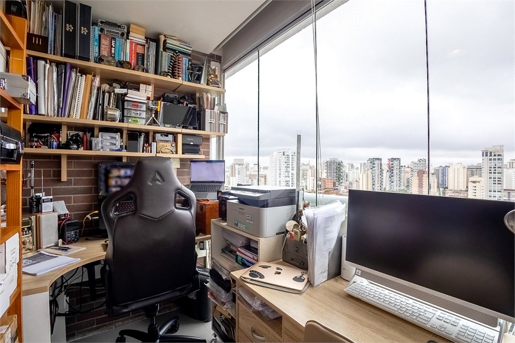 Apartamento à venda com 2 quartos, sendo 1 suíte,  em Vila Olímpia, São Paulo, SP