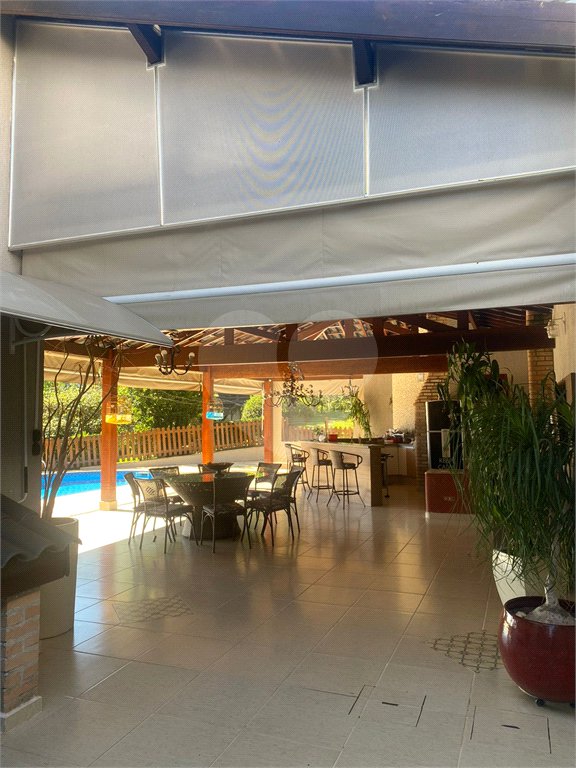 Casa à venda com 5 quartos, sendo 4 suítes, no condomínio Lago do Imperador, Mairiporã - SP