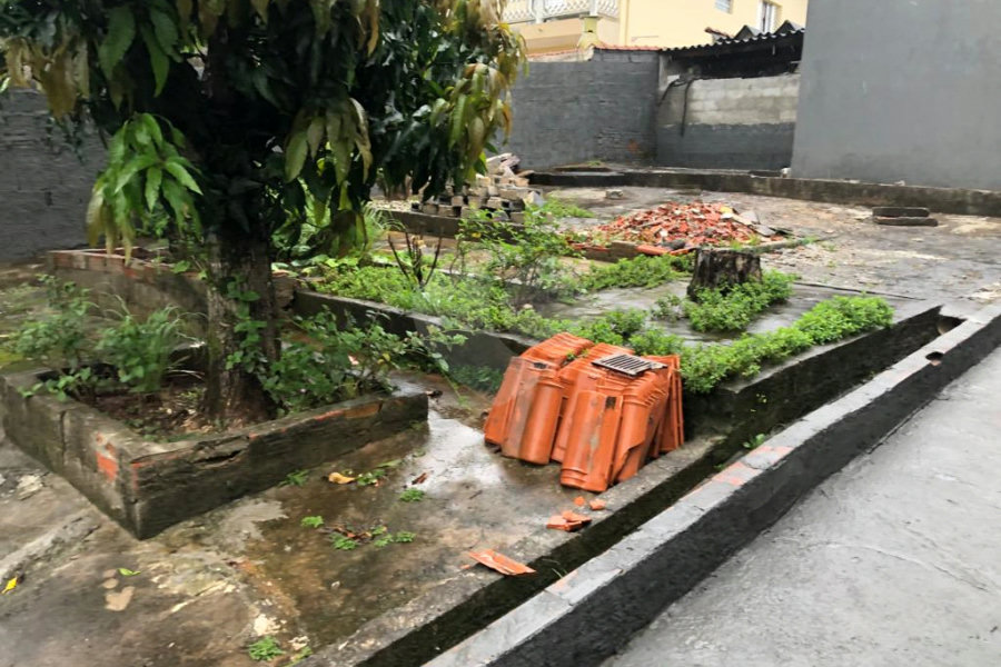 Sobrado à venda com 4 quartos, sendo 1 suíte, em Serra da Cantareira, Mairiporã, SP