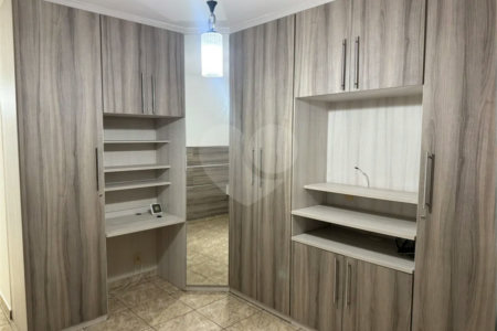 Sobrado à venda ou para alugar com 3 suítes em Vila Sônia, São Paulo, SP