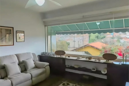 Sobrado à venda com 3 quartos, sendo 1 suíte, em Vila Universitária, São Paulo, SP