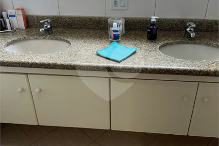 Casa à venda com 3 quartos, sendo 1 suíte, em Vila Mariana, São Paulo, SP