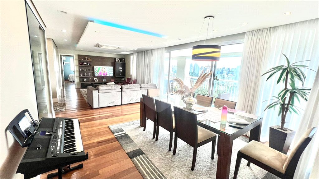 Apartamento à venda com 3 suítes em Jardim Monte Kemel, São Paulo, SP