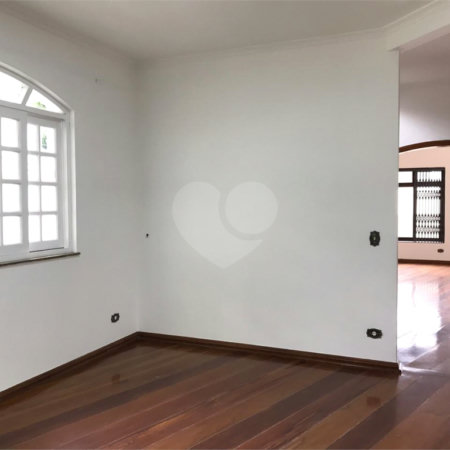 Sobrado à venda com 4 quartos, sendo 3 suítes, em Alto da Boa Vista, São Paulo, SP