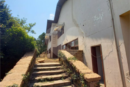 Casa à venda com 14 quartos, sendo 10 suítes, no condomínio Rua do Observatorio 2270, Vinhedo - SP