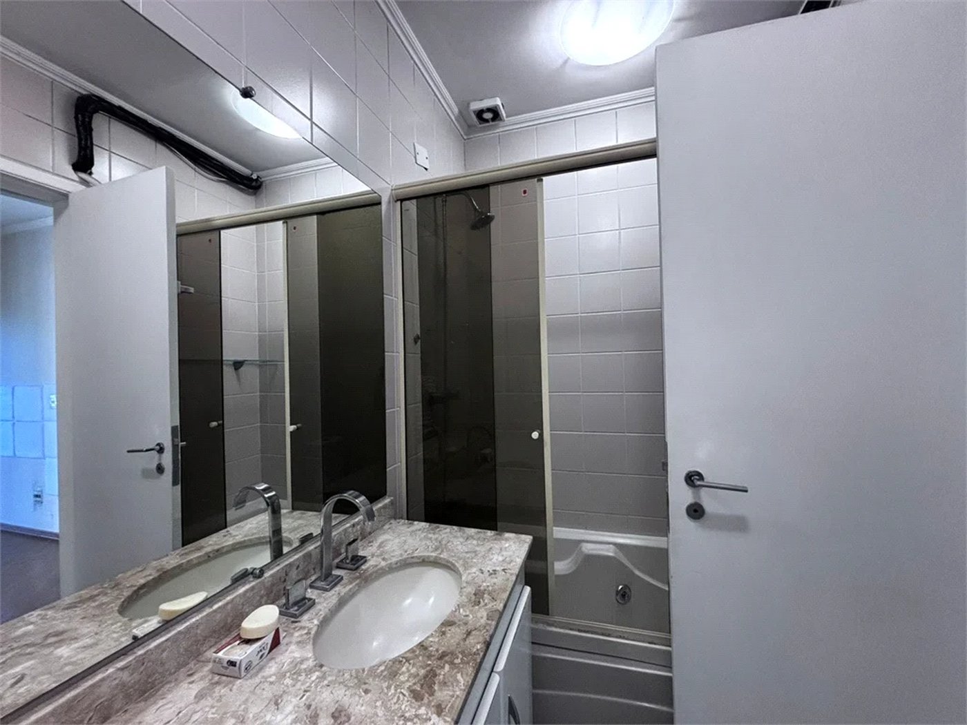 Casa à venda com 3 quartos, sendo 1 suíte,  no condomínio Villagio da Granja, Cotia - SP