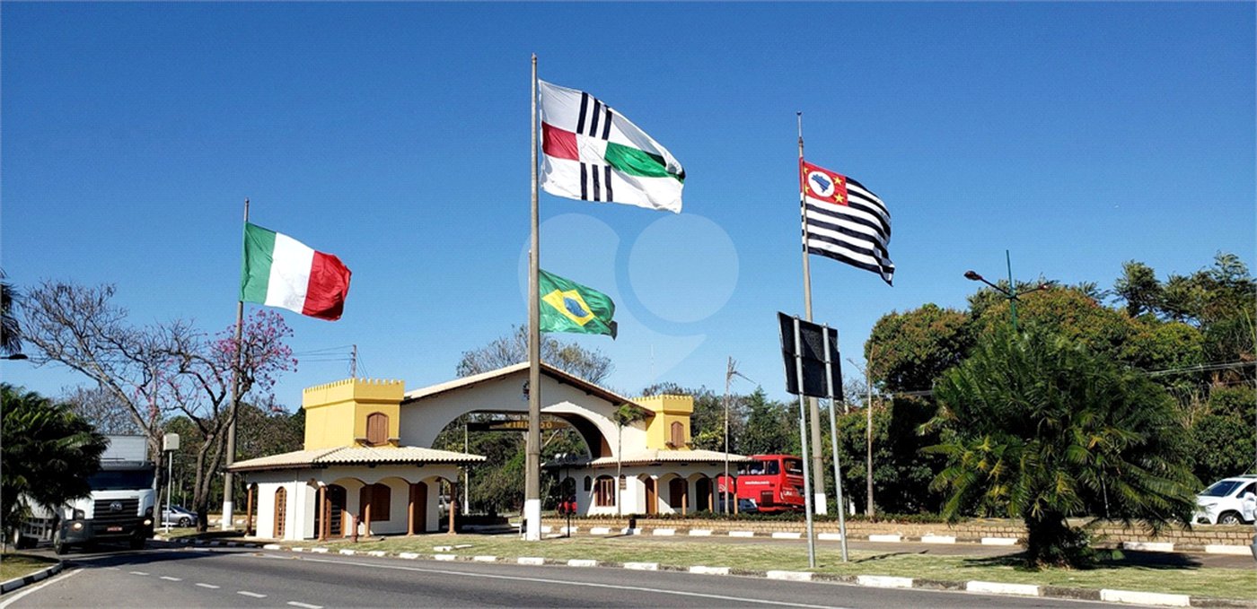 Casa à venda com 3 suítes no condomínio Campo de Toscana, Vinhedo - SP