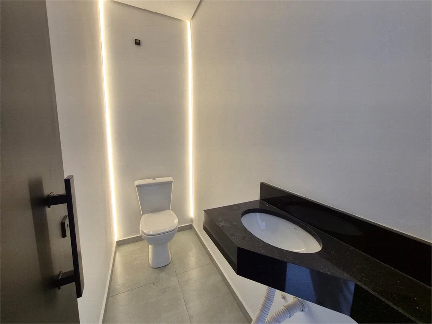 Sobrado à venda com 3 quartos, sendo 1 suíte, em Cidade dos Bandeirantes, São Paulo, SP